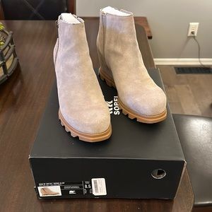 Sorel Joan of Arctic Wedge III Zip, Taupe, Brand New!!!